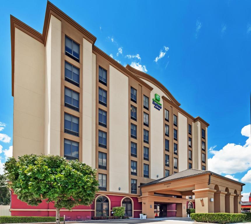 Holiday Inn Express & Suites Houston - Memorial Park Area an IHG Hotel Main image 1